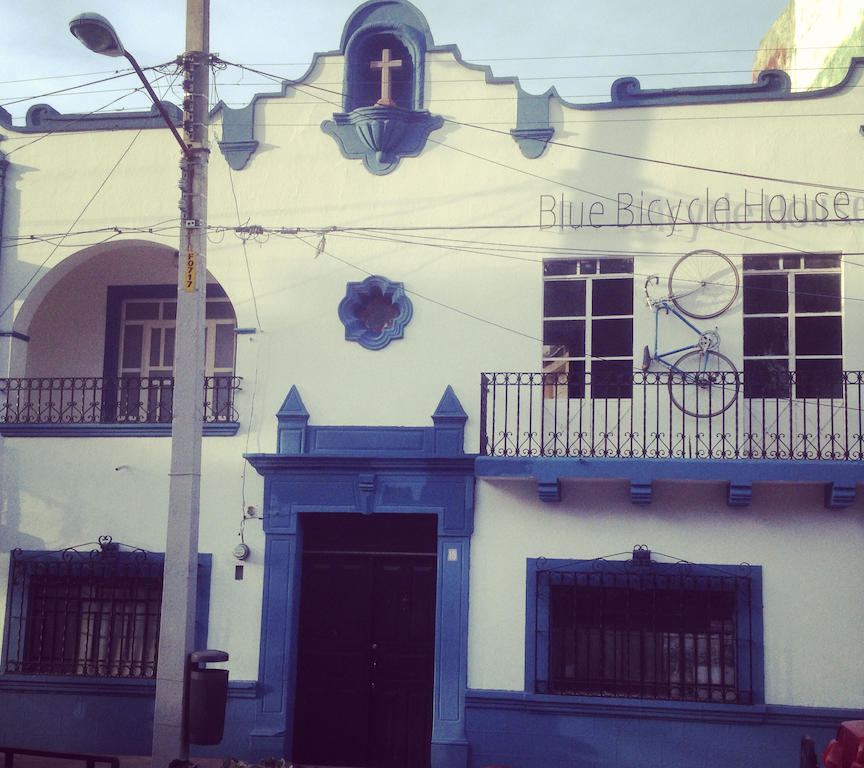 Хостел Blue Bicycle House Керетаро Экстерьер фото